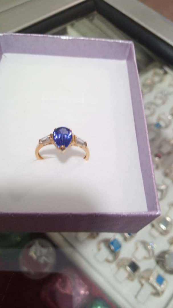 2.5ct Tanzanite ring