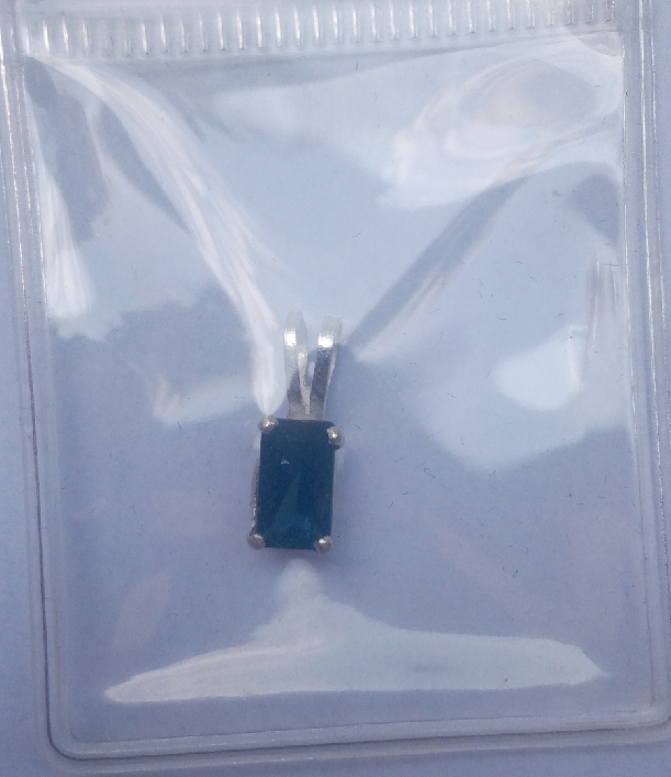 0.9ct Saphire Pendant