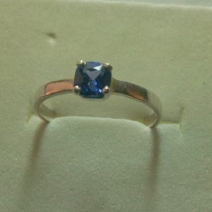 0.65ct Tanzanite ring