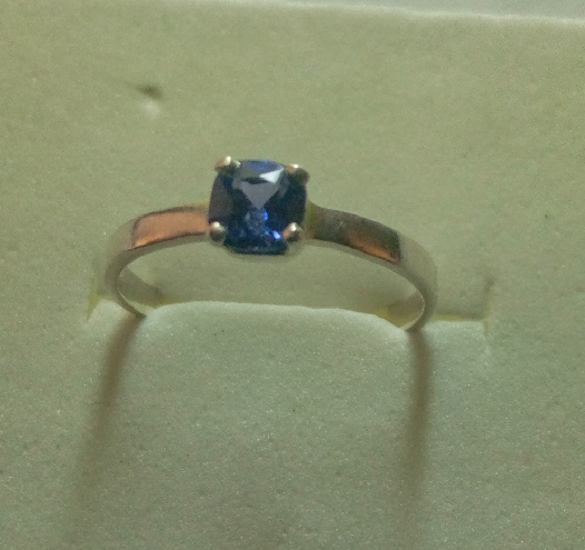 0.71ct Tanzanite ring